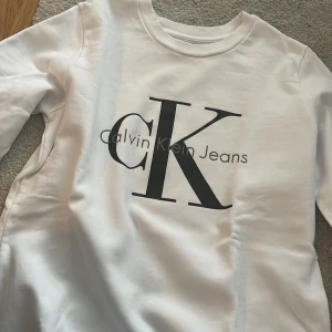 Calvin Klein tröja - Använt några få gånger, som ny!