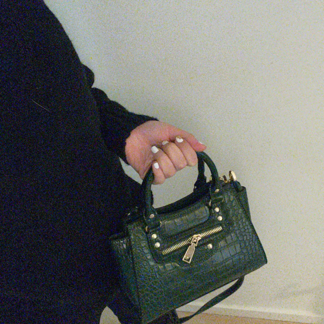 Grön väska med fina gulddetaljer!  - 90