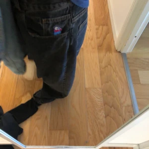 big boys  - säljer mina big boys som inte längre kommer till användning, de har ett hål på båda byxbenen längst ner, skickar bild om man skriver privat. hör av er vid intresse eller frågor <3