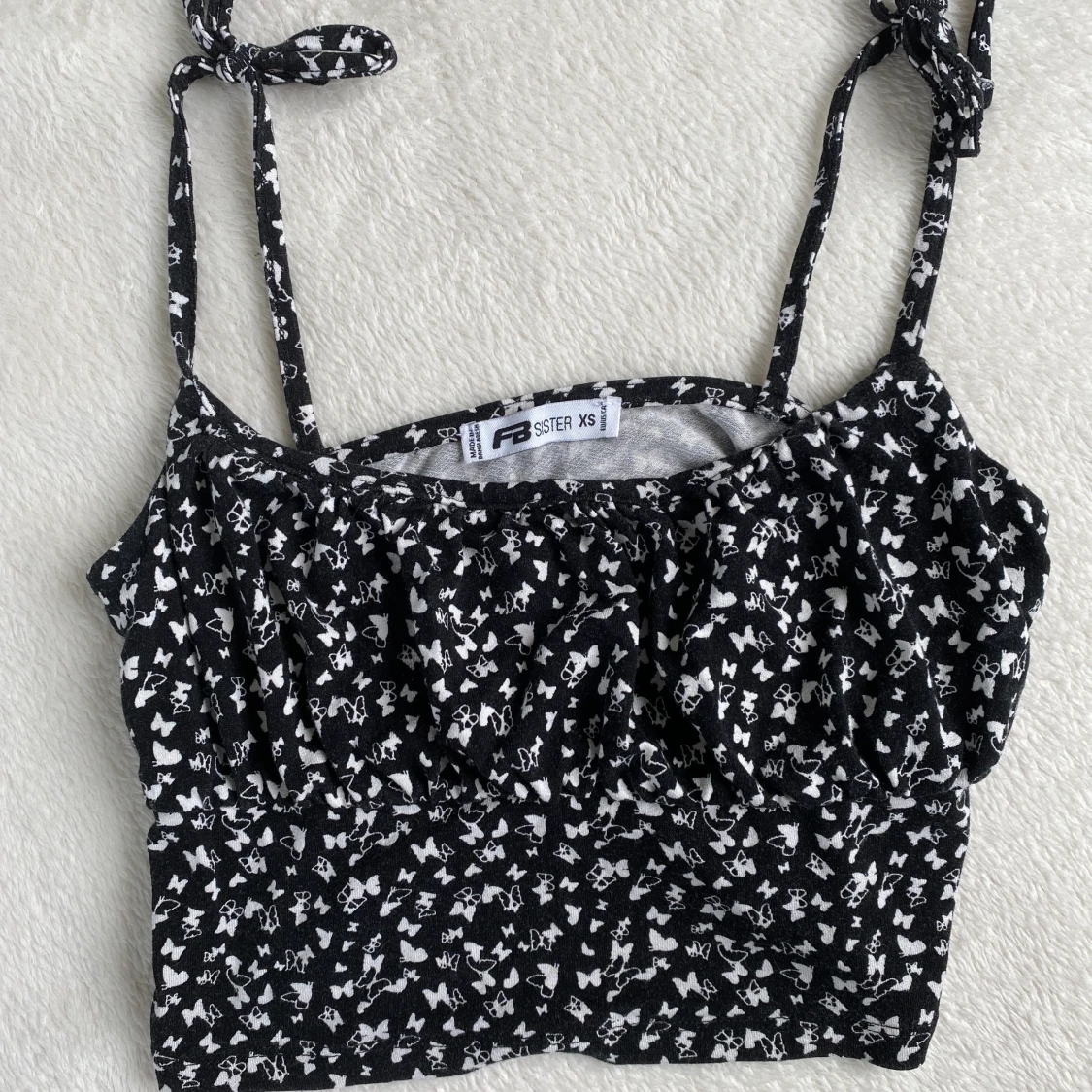 Fin topp med fjärilar