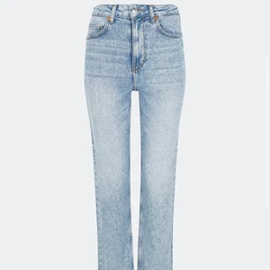 Bik bok jeans - Jeans från bik bok i storlek 34. Frågor eller fler bilder på byxorna kan tas privat. Kan posta eller mötas upp i centrala Stockholm💗