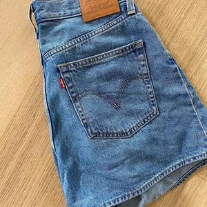 Levis shorts  - Stl 29, stora i storleken 