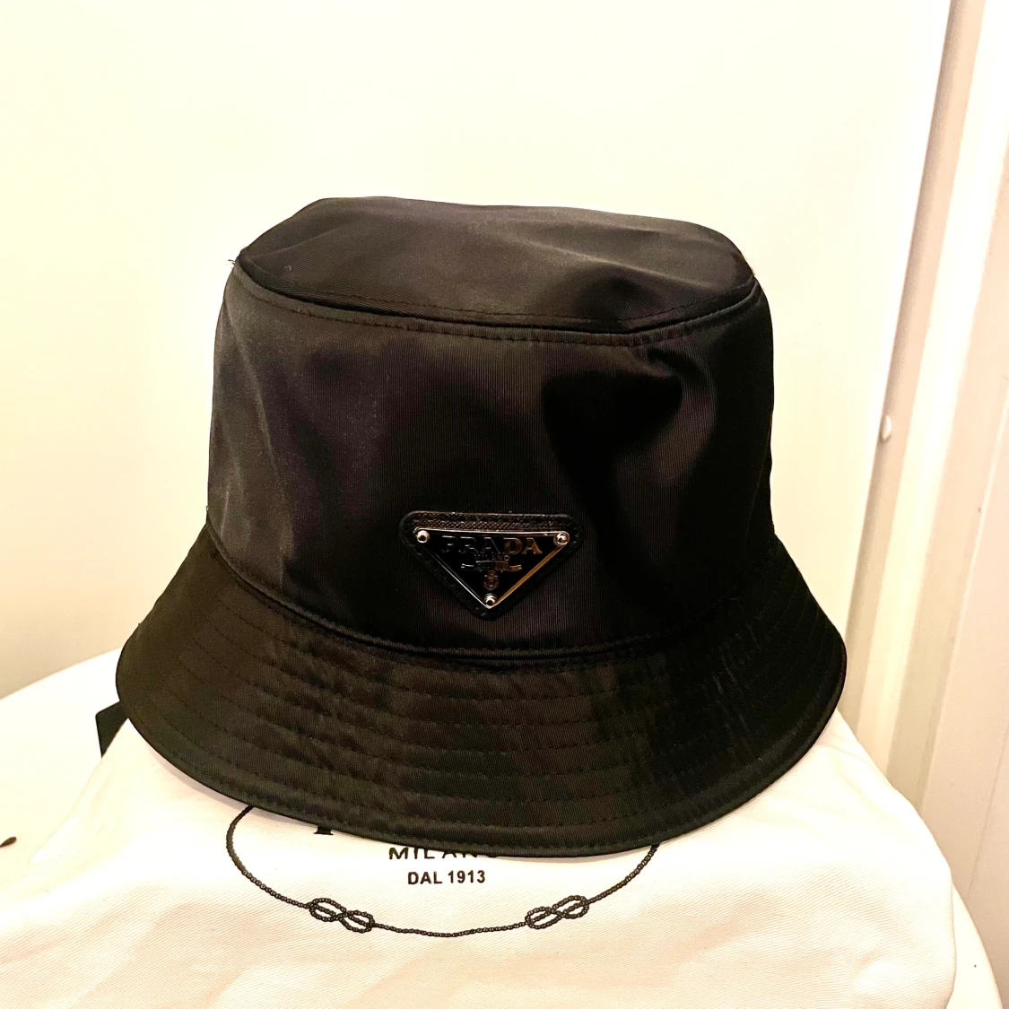 PRADA BUCKET HAT