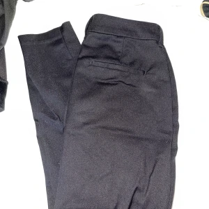 Kostymbyxor  - Från vila 