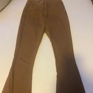 Utsvängda jeans - Använt fåtals gånger. Storlek XS från SHEIN. 