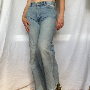 Vida jeans  - Fint skick. Vida ben, jag är 170 cm för referens. 