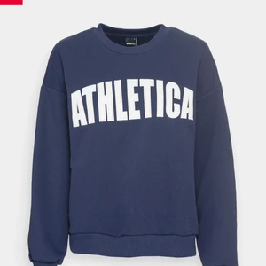 Sweatshirt  - Blå sweatshirt från gina tricot, om d blir fler intresserad blir d bud