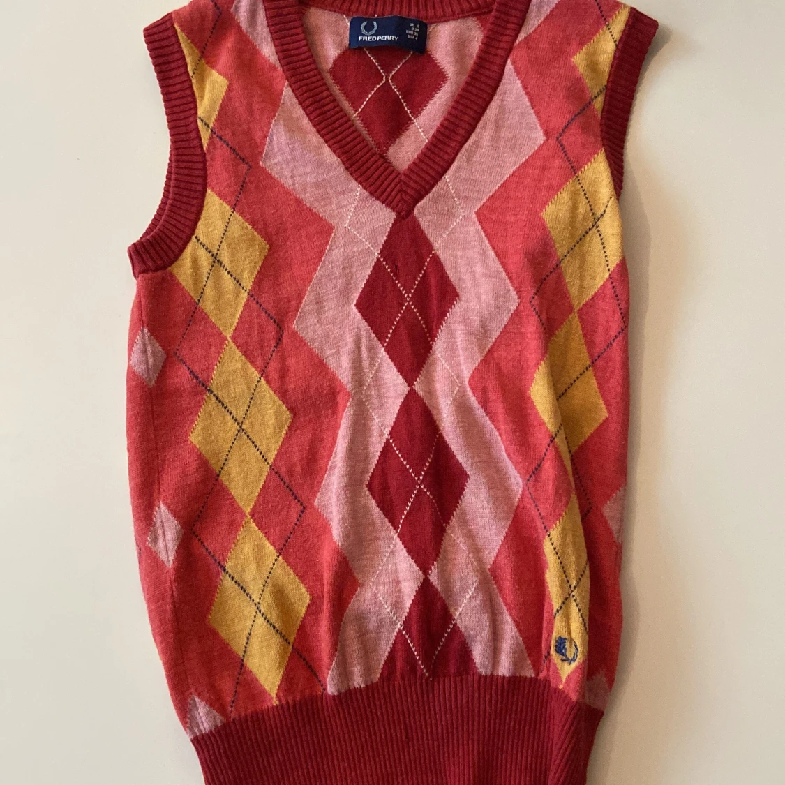 Stickat möstrigt linne