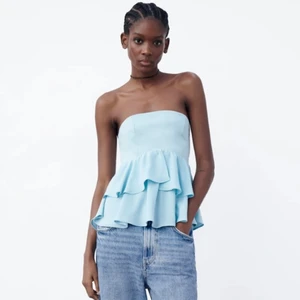 Blå Zara Topp - Superfin slutsåld bandeau topp från zara!! Nypris 299kr säljer för 170+frakt Om många är intresserade blir det budgivning!