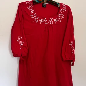 Tunika  - Röd tunika ifrån cellbes i storlek 42/44. 66/99kr frakt