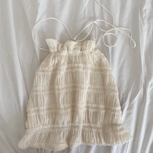 Super söt topp - Såå fin men tyvärr för liten 💓💓 beige / vit i färgen 