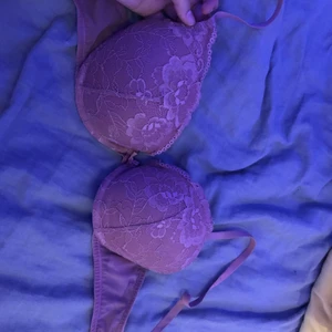 BH - Säljer en bh som ej passar mig längre , storlek 80 B , 50 kr +frakt ☺️ skriv vid frågor !