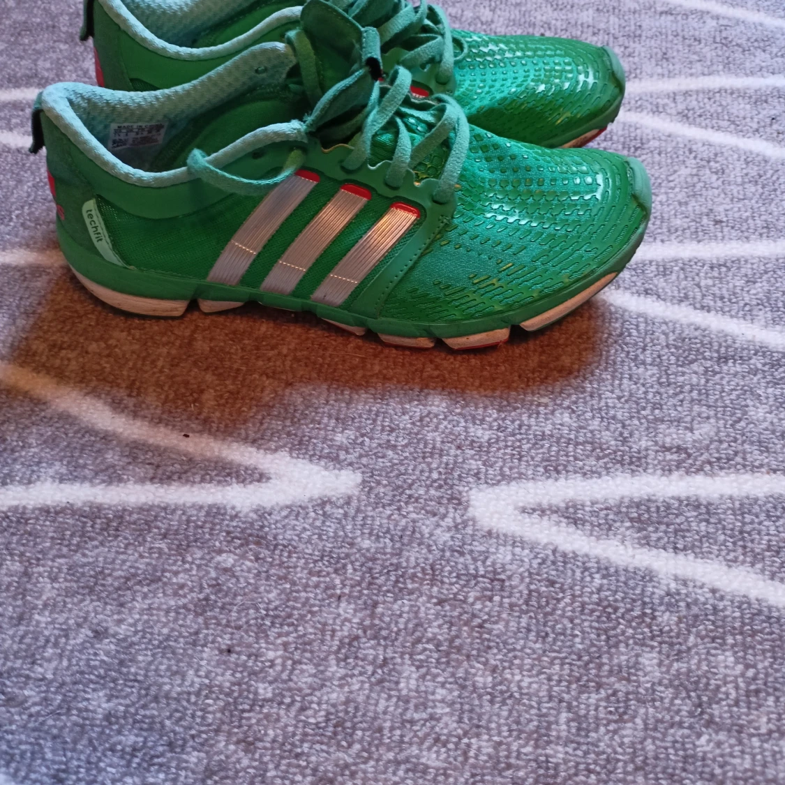 Adidas skorna nästan nya. - 90