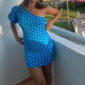 Klänning - Så fin och unik💕💕storlek L men skulle snarare säga S-M