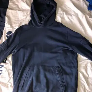 Peak performance sweatshirt i storlek XL Eventuell frakt betalas av köpare  Paketpris för alla tröjor är 1000:-