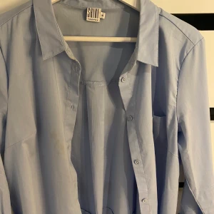 Skjorta från Saint Tropez - Hej, jag säljer även denna exklusiva skjorta från Saint Tropez i strl M i nyskick. Köparen står för frakten 😄