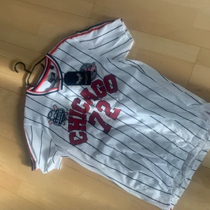 Chicago - Säljer denna Chicago tröja, aldrig använt prislappen är kvar, 