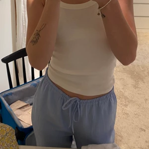 Blå sköna byxor från zara - Säljer dessa fina byxor från zara då de inte kommer till användning längre (endast använda 2 ggr) 