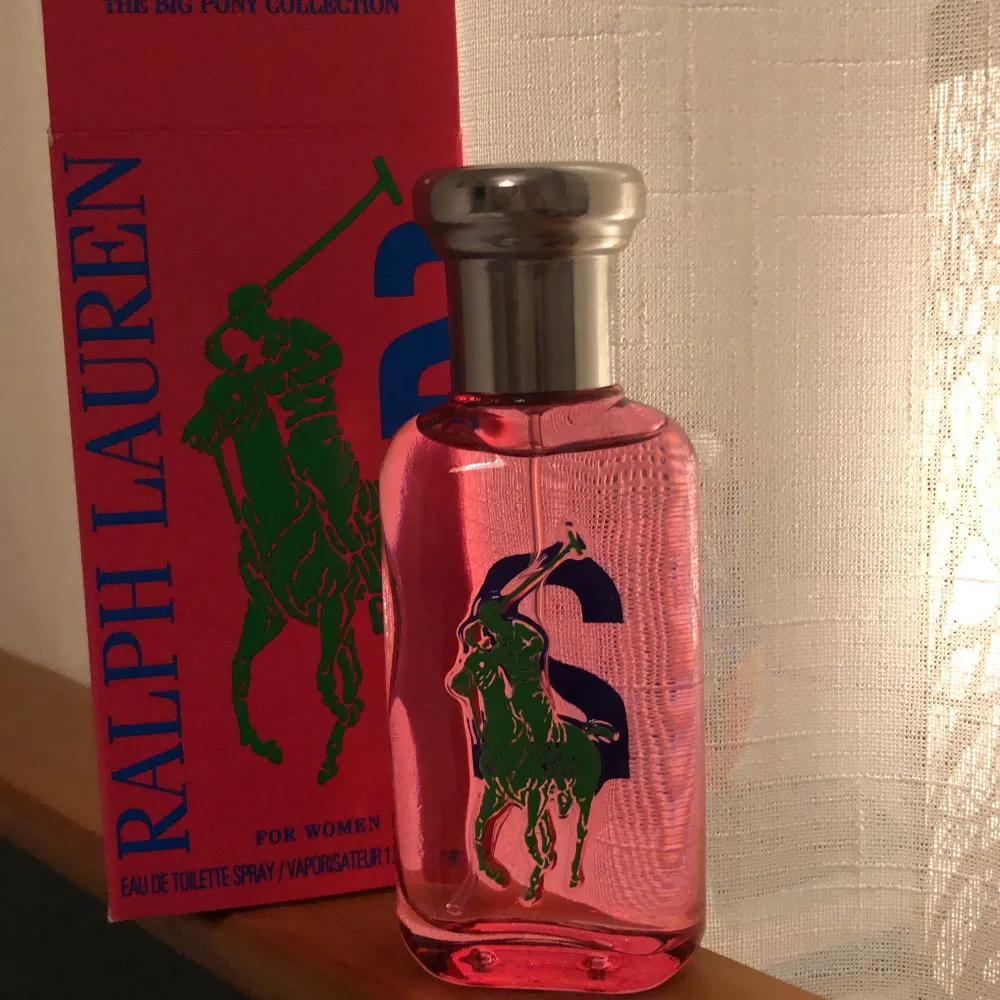 Säljer en helt oanvänd Polo Ralph Lauren parfym som inte kommer till användning. Köptes för 539kr💕  . Parfym.