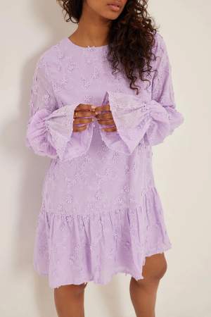 Säljer denna fina klänning som endast är använd en gång ifrån NA-KD!! 🌸original pris 600kr