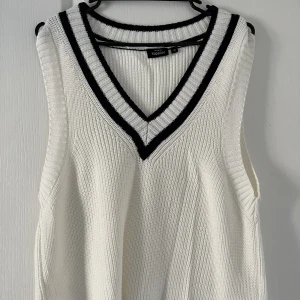 Väst  - En tröjväst från Kappahl i jättebra skick 