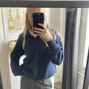 Stickad tröja - Säljer nu denna stickade tröja då jag flyttar utomlands och inte har plats med den!❤️‍🔥