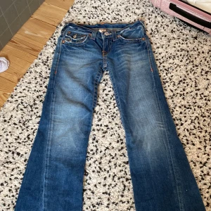True religion🫶 - Asfeta true religion jeans! Passar inte riktigt mig så säljer dem!🫶 33cm vid midjan💗💗