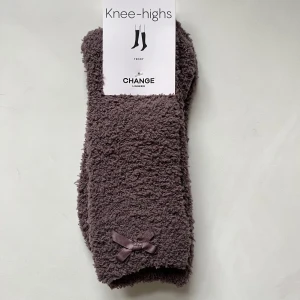 Knästrumpor  - Supersköna nya mjuka knästrumpor🥰 Köpta för 109kr. (Köpte för många och kan ej lämna tillbaka längre.)