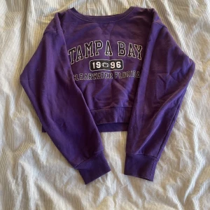 Ginatricot sweatshirt  - En sweatshirt från Ginatricot använd några gånger 