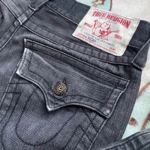 feta trueys - skit feta svarta trueys, dom är i strl 32 skriv priv för mått och bilder :) 