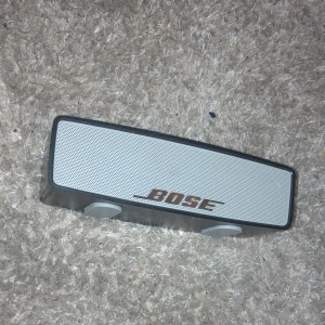Bose högtalare - Det är en bose högtalare som jag säljer för jag fått en ny o behöver pengar den är typ 6 månader gammal och i nypris kostar den 2100kr