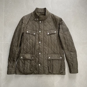 Barbour Ariel XL - Quiltad jacka från Barbour. Fint skick. Nypris 2999kr. XL.