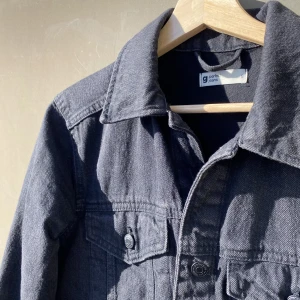 Jeansjacka  - Grå-svart jeansjacka 