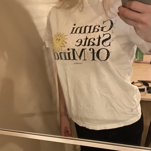 Ganni T-shirt  - Säljer nu min fina Ganni T-Shirt som inte säljs längre. Använd ett fåtal gånger. Köpte för 850kr!🌟 I superfint skick👌🏾