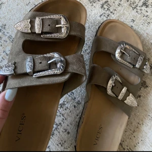 Tofflor - Från Vices💖 gott skick💕