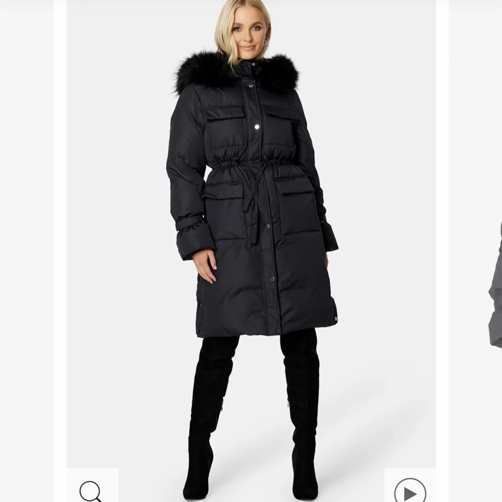 Lång vinterjacka från Bubbleroom i strl 36. Använd ett fåtal gånger, köpt för 2000kr 🥰. Takit.