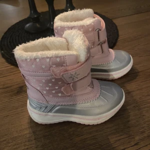 Vinterskor  - Vinterskor till barn i storlek 24 Aldrig använda 