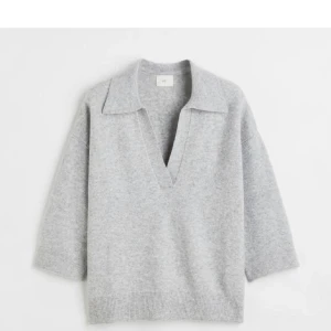 H&M tröja - Säljer denna fina stickade trekvartsärm tröja då jag har tröttnat, ganska använd, se bild 2❤️❤️ 