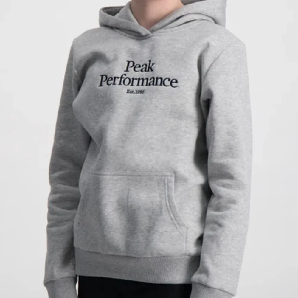 Super fin peak performance hoodie i strl 170 men motsvarar xs/s💕knappt använd. Tröjor & Koftor.
