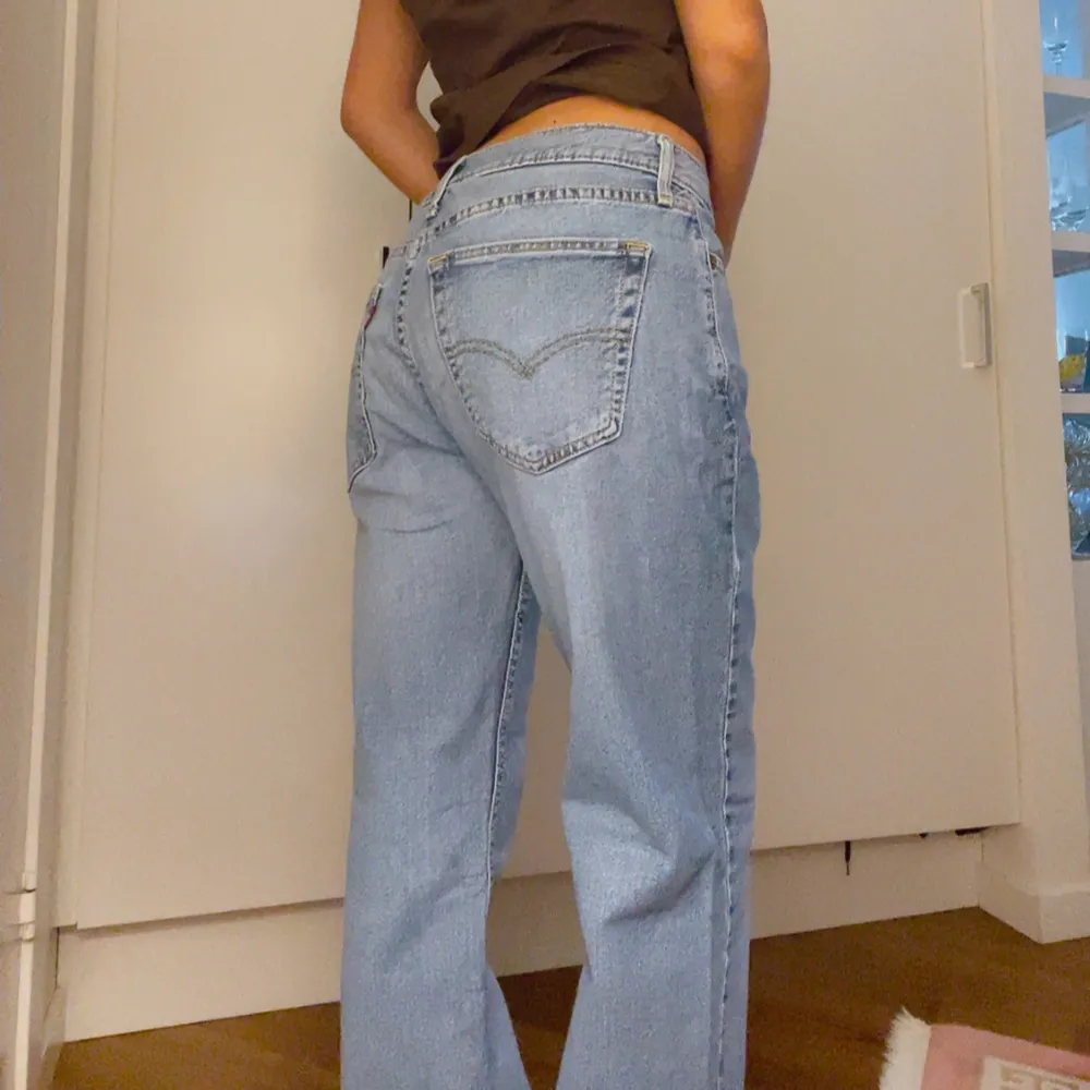 W 30 L 32 (sydde upp dem så de passar om man är runt 160-165cm lång). Lose fit och ganska low midjan🧍🏽‍♀️. Jeans & Byxor.