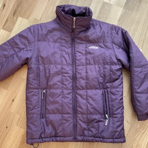 Guess Jacka - Storlek M Köpt från Zalando 💕