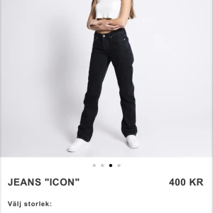Jeans  - Säljer mina fina jeans från lager 157. Använt dem vid ett tillfälle. Väldigt sköna och fin lågmidja. Jag är vanligtvis en S men dessa är i an och passar superbra 