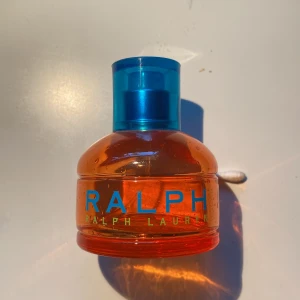 Ralph Lauren parfym 50ml - Säljer min 2/3 fyllda flaska. Köpare står för frakt📦kp för frågor💕