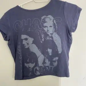 baby tee med tryck ifrån subdued. Storlek m. 50kr+frakt