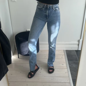 Jeans - Jeans från zara i storlek 32 men passar även 34. Knappt använda 💕