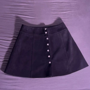 Button upp kjol - "mocka" Kjol med knappar på framsidan aldrig andvänd 