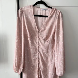 Nelly klänning  - Klänning från Nelly, storlek 36. 