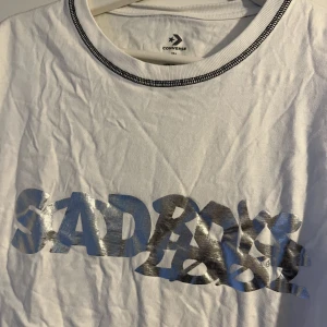 Converse x Sadboys tröja - T-shirt från Converse x Sadboys collaben i storlek L