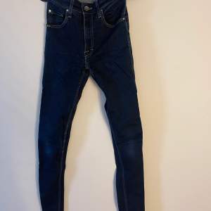 Tighta jeans från tiger of sweden Fint skick, säljes pga för små Hög midja Mörkblåa