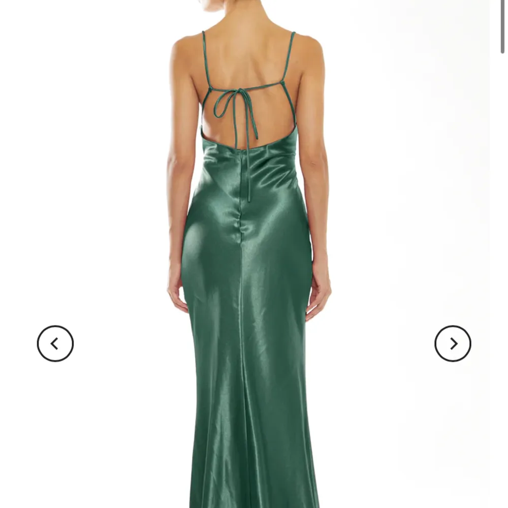 Grön balklänning i storlek 38 från märket true decadence, men köpt på Nelly.com  Skulle säga att den är lite mörkare i verkligheten än på bild. Aldrig använd, lappar kvar. Nypris 1200kr. Klänningar.